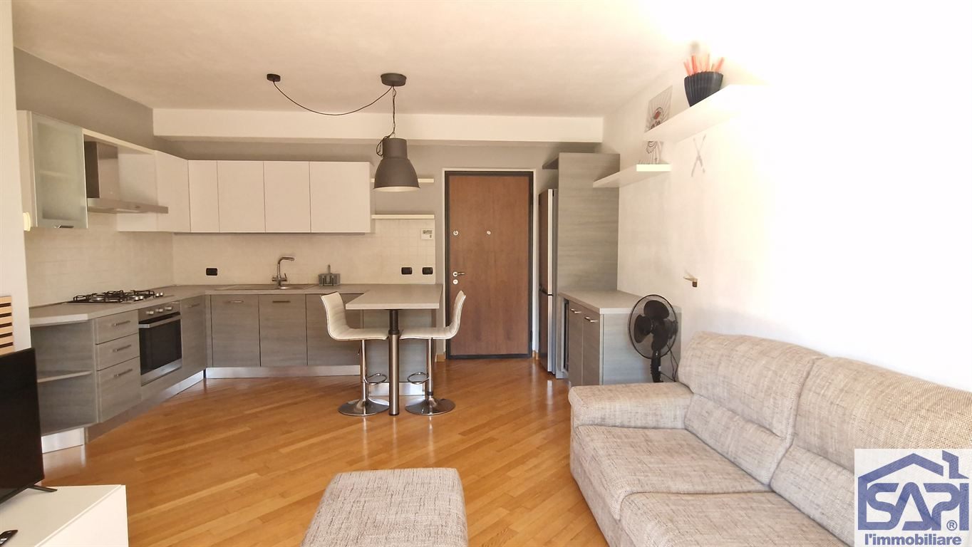 Bilocale arredato con balcone