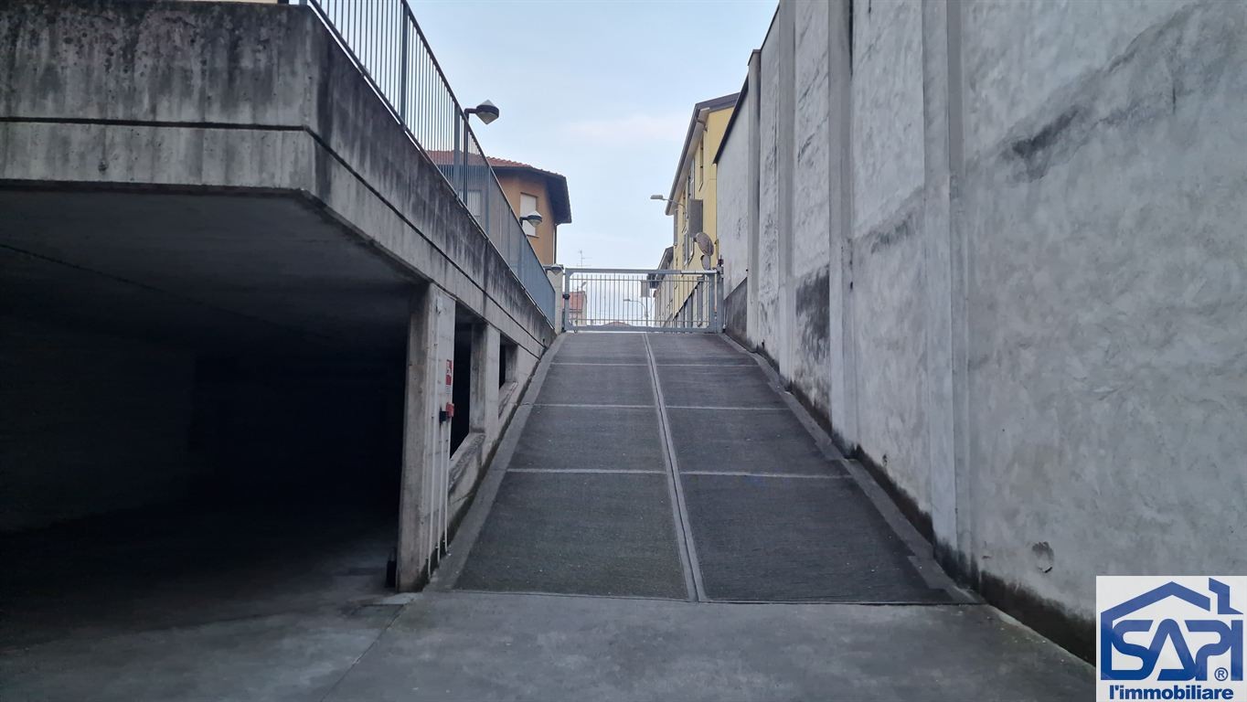 LISSONE-OCCASIONE UNICA! BOX DOPPIO IN VENDITA