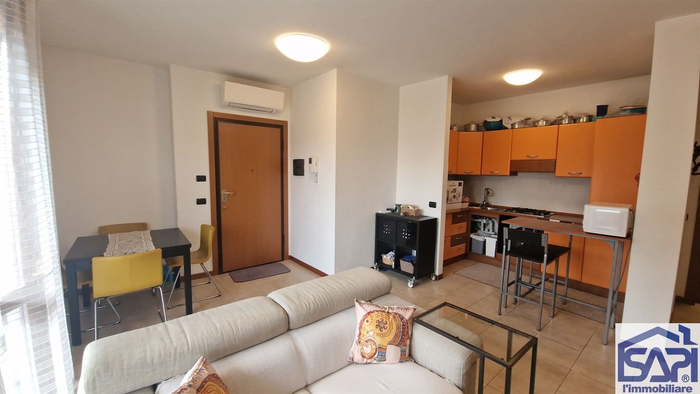 Bilocale con terrazzo e box