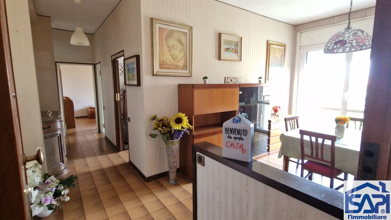 Zona Mecenate: Bilocale da ristrutturare con balcone, solaio e box